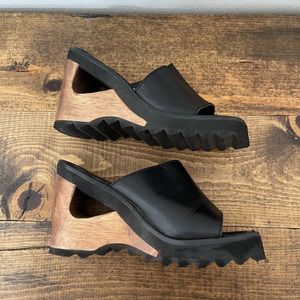 Vintage bongo Y2k chunky platform leather sandals 
Cut out wooden heel size 6